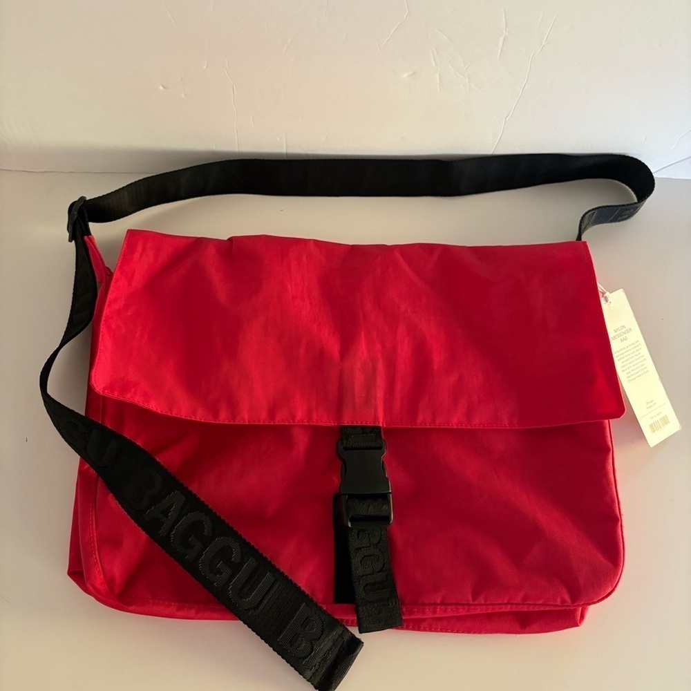 NWT BAGGU Nylon Messenger Bag - Picture 3 of 13